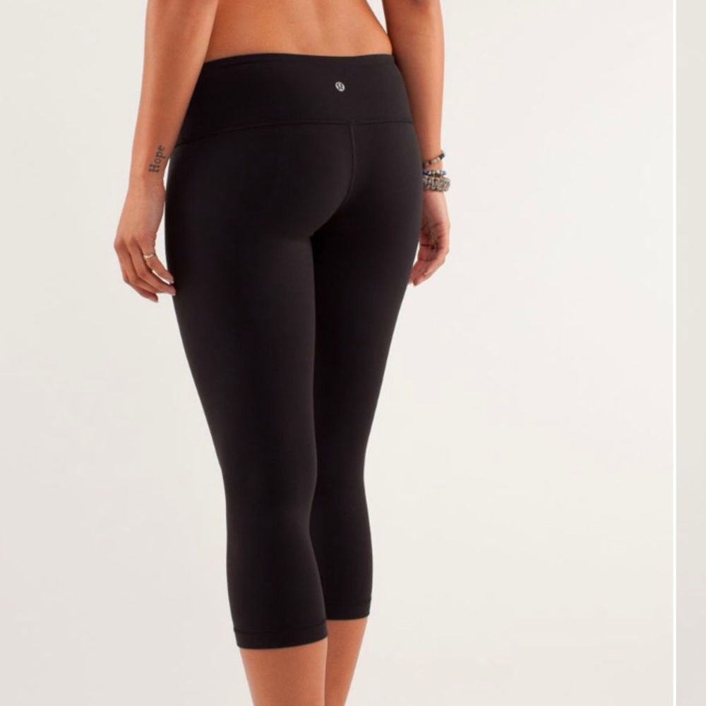 Lululemon Black Wunder Under Crop
